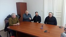 Jiří Tunka (druhý zleva) s bývalým majitelem 1. SC Znojmo Otou Kohoutkem (první zleva) a pány Aelxanderem Marmillou (třetí zleva) a Liborem Zohnem (čtvrtý zleva). Tunka nyní vlastní 100 % akciíí druholigévho klubu 1. SC Znojmo.