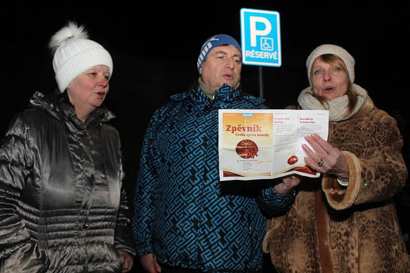 Česko zpívalo koledy s Deníkem po celé jižní Moravě i v předchozích letech, podívejte.