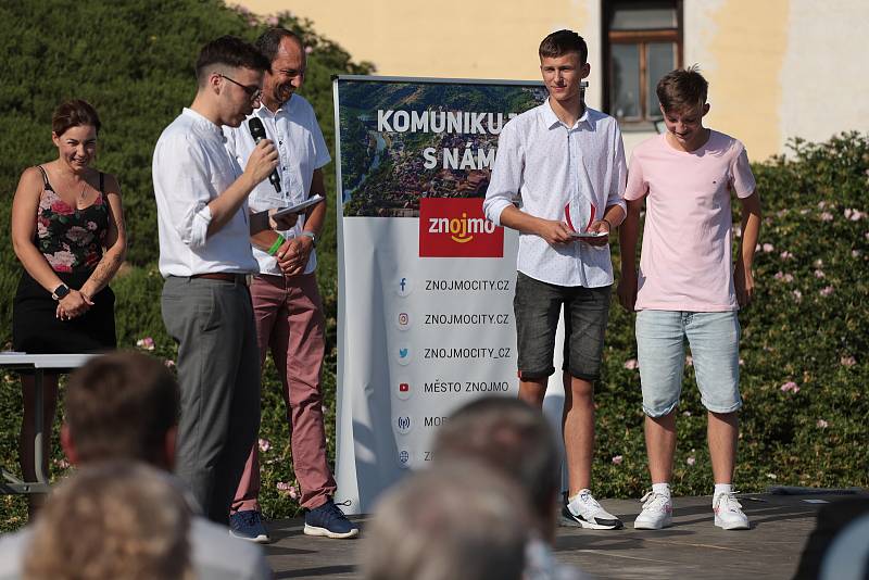 Okresní sdružení ČUS Znojmo vyhlásilo výsledky ankety o nejlepší sportovce regionu za rok 2020. Nejlepším borcem byl vyhlášen boxer Vasil Ducár.