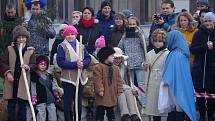 Děti v Kuchařovicích v neděli  odpoledne zahrály vánoční příběh pro zhruba dvě stovky diváků.