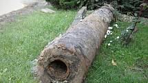 Více než 500 let staré dřevěné potrubí nalezli nedávno dělníci v Trstěnicích. 
