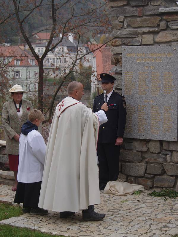 Obnovený pomník padlým ve světových válkách odhalili v sobotu ve Vranově nad Dyjí.