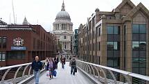 Ve stopách filmařů za příběhem Harry Pottera. Ve filmech si zahrála pěší lávka přes Temži Millenium Bridge.