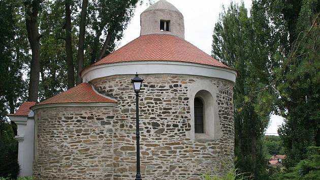 Nejpozoruhodnější památkou Plavče je místní rotunda v areálu domova pro důchodce. 