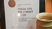 Polotmavý ležák Tesák z bítovského pivovaru získal v Českých Budějovicích bronzovou medaili na soutěži Zlatá pečeť.