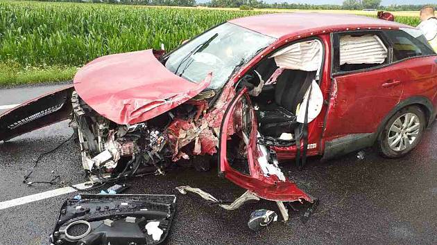 Hromadná nehoda se stala v půlce července na silnici I/52 u Pasohlávek na Brněnsku. Srazil se tam autobus, nákladní a dvě osobní auta.