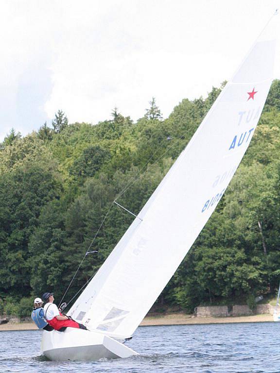 Znojemský jachting se může pochlubit dalším úspěchem. Igor Štěrba s Liborem Slukou se stali mistry republiky v lodní třídě star. V absolutním pořadí mezinárodního mistrovství mělo Znojmo na stupních vítězů hned dvě posádky.