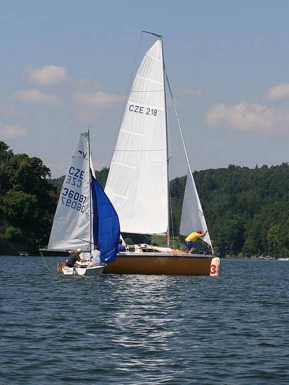 Gagan Cup na vranovské přehradě ovládli letos v třídě Vaurien otec a syn Konopíkovi z Brna, mezi kajutovými loděmi byl nejlepší letošní mistr republiky v této třídě Eduard Procházka se svou posádkou.