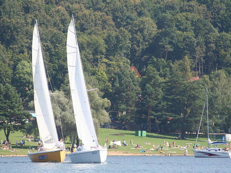 Gagan Cup na vranovské přehradě ovládli letos v třídě Vaurien otec a syn Konopíkovi z Brna, mezi kajutovými loděmi byl nejlepší letošní mistr republiky v této třídě Eduard Procházka se svou posádkou.