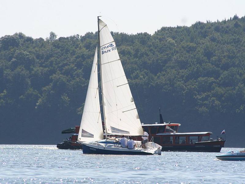 Gagan Cup na vranovské přehradě ovládli letos v třídě Vaurien otec a syn Konopíkovi z Brna, mezi kajutovými loděmi byl nejlepší letošní mistr republiky v této třídě Eduard Procházka se svou posádkou.