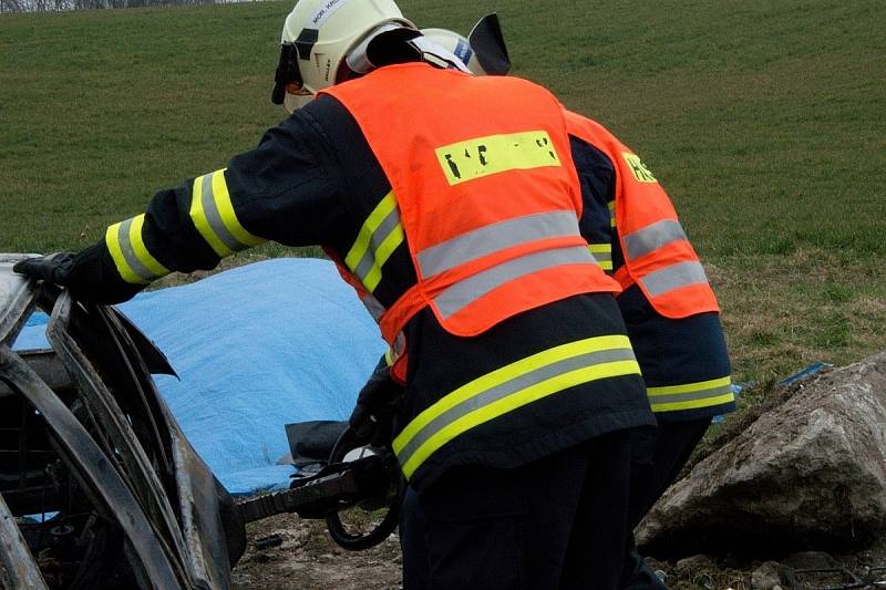 Havárie na silnici I/53 si vyžádala v neděli časně ráno hned čtyři lidské životy. 