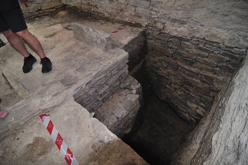 Rotunda z poloviny jedenáctého století. To je nejvýznamnější nález archeologů v kostele sv. Hippolyta na Hradišti ve Znojmě. Svými rozměry ji nepředčí žádná rotunda na Moravě ani v republice.