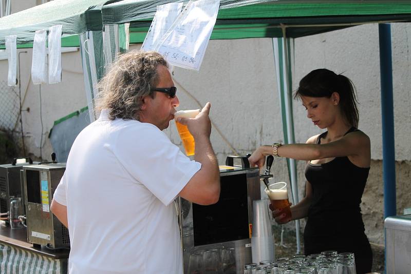 Šnekovy pivní slavnosti nabídly v Oblekovicích pohodovou venkovskou atmosféru a desítky zajímavých druhů piva.