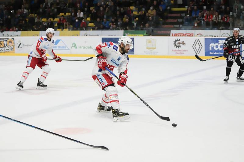 Poslední zářijový pátek vyzvali hokejoví Orli (v černém) ve třetím kole rakouské ligy ICEHL loňského mistra z Klagenfurtu.