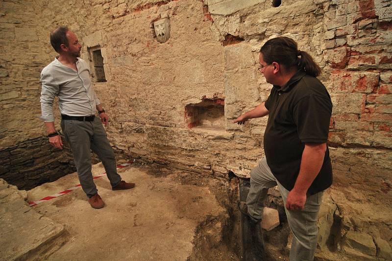 Rotunda z poloviny jedenáctého století. To je nejvýznamnější nález archeologů v kostele sv. Hippolyta na Hradišti ve Znojmě. Svými rozměry ji nepředčí žádná rotunda na Moravě ani v republice.