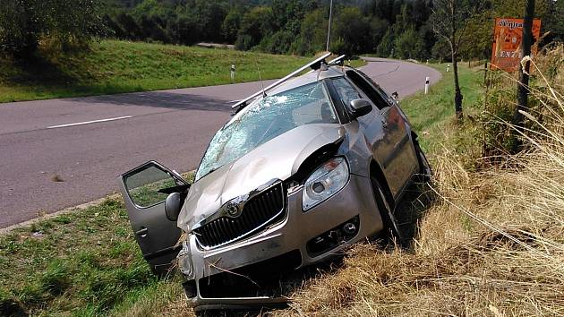  Na silnici 398 u obce Vranov nad Dyjí havarovalo osobní auto.