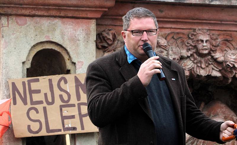 Ve Znojmě protestovalo proti krokům premiéra Babiše a za fungující justici i vládu mezi dvěma až třemi stovkami lidí.