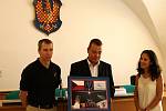 Astronaut Feustel navštívil ve Znojmě muzeum motorizmu, i starostu města. 