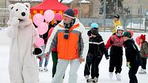 Především děti a mládež přilákalo čtvrteční odpolední Valentýnské bruslení na kluziště u Městského parku ve Znojmě.