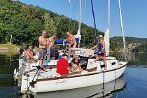 Yachtaři z Yacht klubu Vranovská přehrada bojují s nařízením, které jim nedovoluje používat motory na malých lodích.