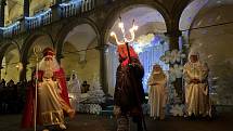 Pohádkovou atmosféru s obřím peklem, Luciferem i Mikulášovým trůnem si užilo na čtyři stovky lidí v Moravském Krumlově.