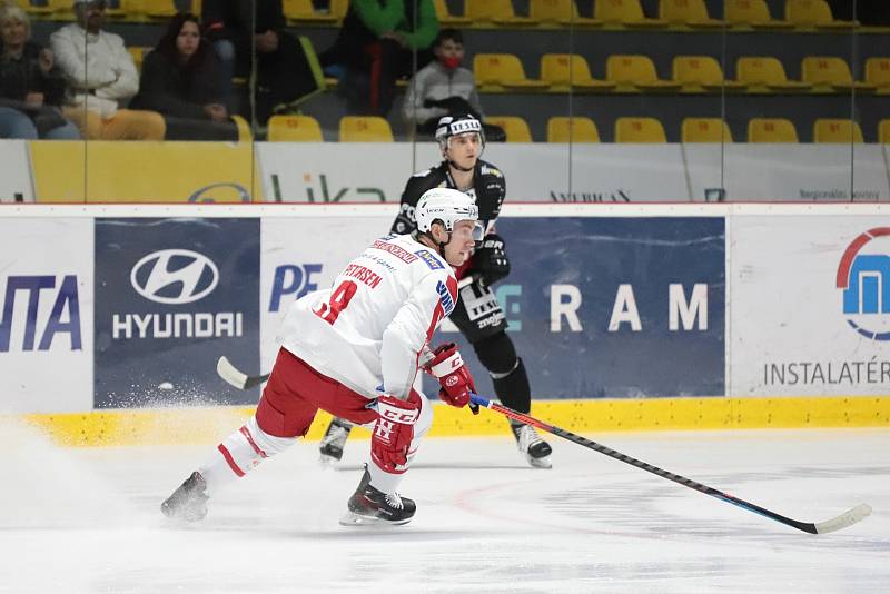 Poslední zářijový pátek vyzvali hokejoví Orli (v černém) ve třetím kole rakouské ligy ICEHL loňského mistra z Klagenfurtu.