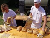Několik tisíc návštěvníků zavítalo v sobotu do Slupi na tradiční Slavnosti chleba, které obec pořádá spolu s brněnským Technickým muzeem.