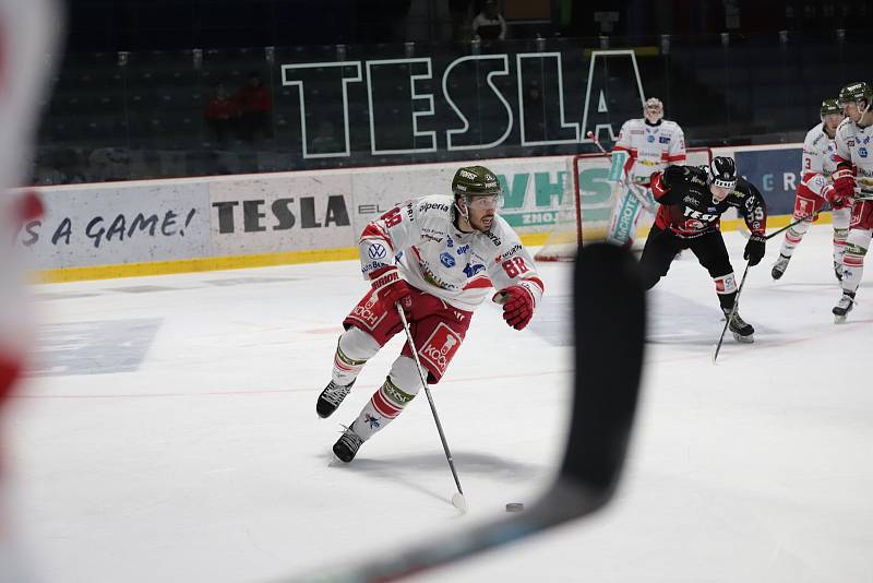 Znojemští Orli porazili vysoko tým Bolzana ve 22. kole ICEHL. Stalo se tak za podpory menšího počtu diváků, kterých může být na sportovních utkáních od posledního listopadového pátku jen tisíc kvůli nouzovému stavu.
