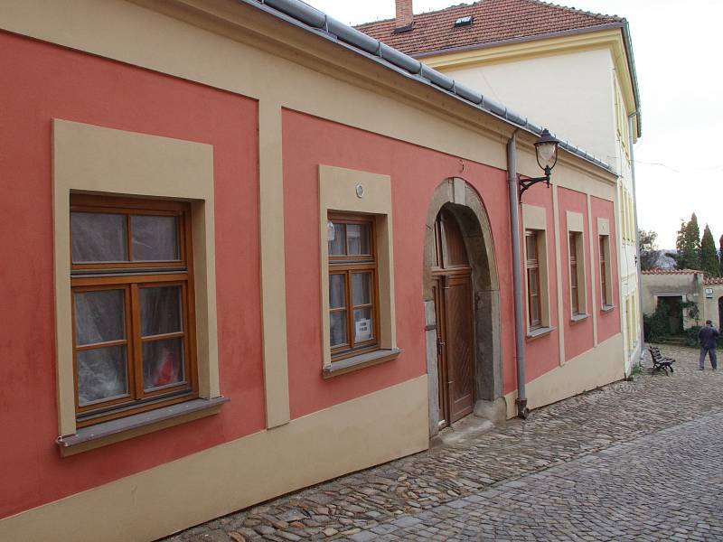 Někdejší restauraci v budově Znojemské Besedy dělníci rekonstruují na pivnici znojemského pivovaru.