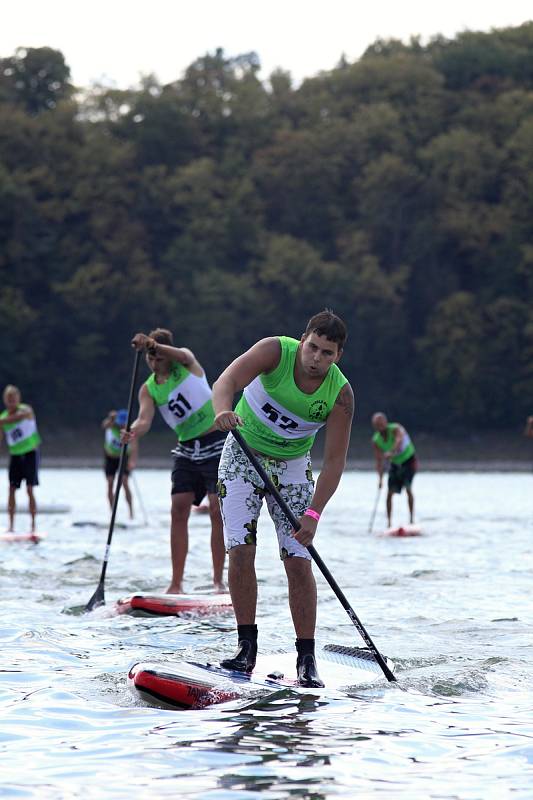 Premiérový republikový šampionát v paddleboaradu se konal na vranovské přehradě.