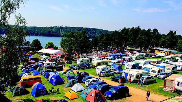 Opustili i rekreační zařízení Camping Vranovská pláž, kde našli útočiště na několik málo dní. Ilustrační foto.