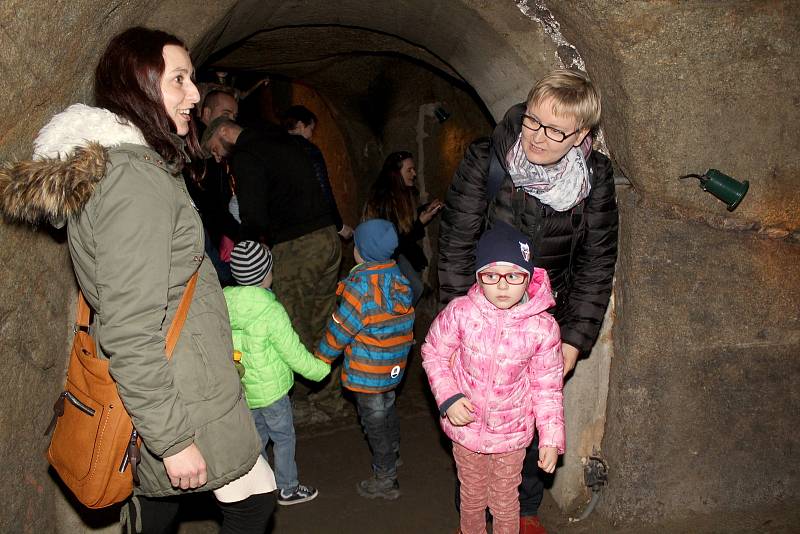 Speciální prohlídku podzemí zažily děti o posledním březnovém dnu ve Znojmě. Sbíraly tam velikonoční vajíčka. S kočkami a kocourem.