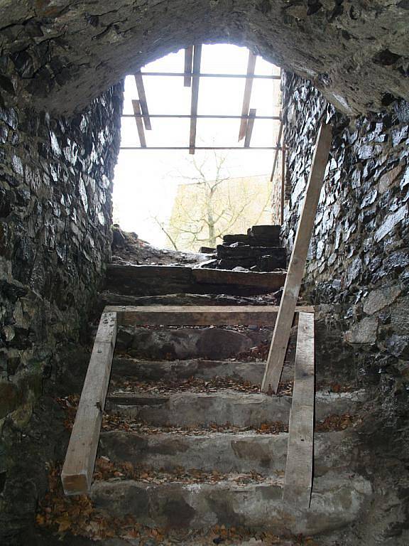 Opravy zříceniny hradu Cornštejn pokračují i v lednu. Hotovo má být do konce dubna.