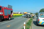 Mazda a BMW se čelně srazila na rovném úseku silnice u Olbramovic v pondělí (14.4.2014) ráno. Silnice byla více než tři hodiny zcela neprůjezdná. Policie dopravu odkláněla přes městys.