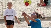 V sérii turnajů Beach open Znojmo 2018 se utkaly dvojice dívek do sedmnácti let.