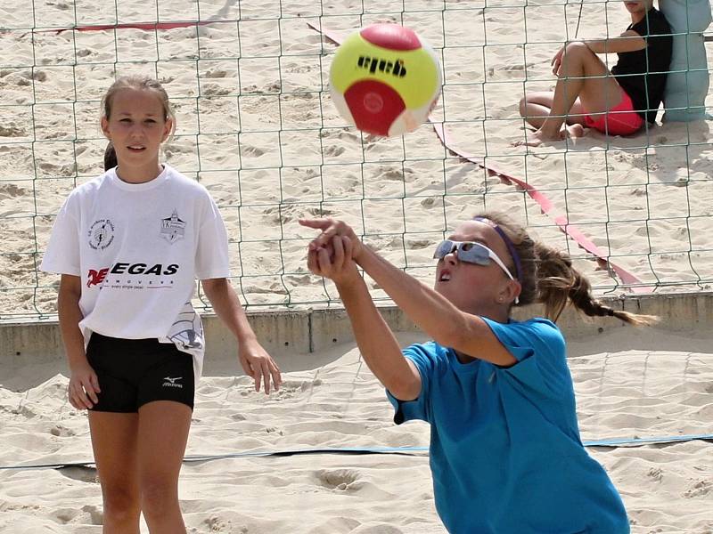 V sérii turnajů Beach open Znojmo 2018 se utkaly dvojice dívek do sedmnácti let.