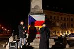 Uskupení Pro Znojmo uspořádalo setkání v pátek 17. listopadu ve večerních hodinách na Komenského náměstí. Na snímku Jiří Kacetl a Lenka Fialová.