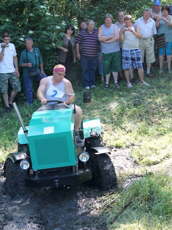 Na tradiční hektoriádě zápolili řidiči větších i menších traktorů.