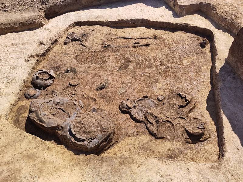Halštatský hrob ze starší doby železné objevený na nalezišti v Těšeticích-Kyjovicích.