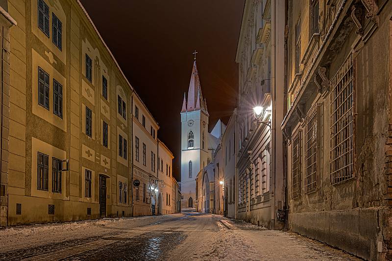 Večerní procházka zasněženým Znojmem v polovině adventu.