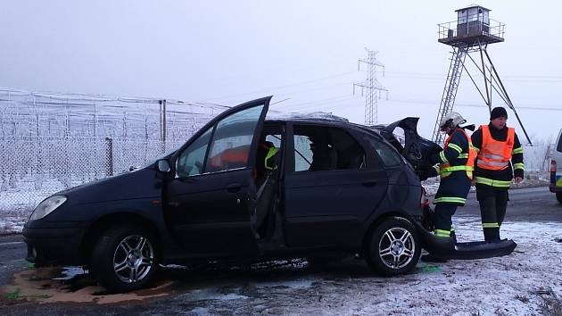 Na silnici druhé třídy mezi Suchohrdly a Těšeticemi v místě častých dopravních nehod havaroval v poslední lednové úterý mladý řidič renaultu.