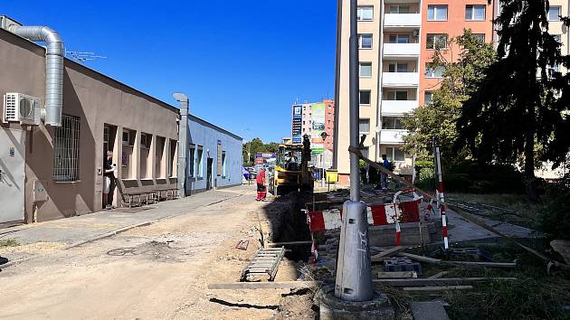 K rekonstrukci v Pražské ulici se k plynařům připojí s opravami i vodaři, společně s městem pak opraví povrch komunikace.