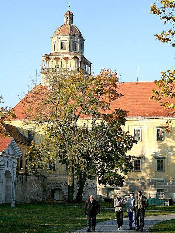 Zapečetěnou a zamčenou Epopej hlídá policie.