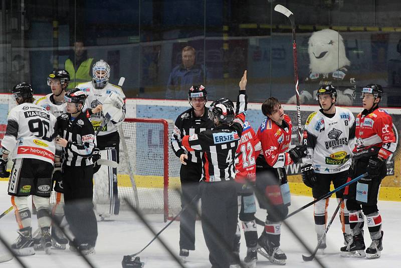 Hokejisté Znojma přivítali doma ve třetím kole nadstavby mezinárodní soutěže EBEL rakouský Dornbirn.