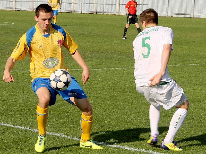 Fotbalisté Tasovic odehráli v neděli na domácím hřišti další utkání moravskoslezské divize D. Tentokrát se zde představil celek z Brna-Bohunic. Oba soupeři se před utkáním nacházeli blízko sestupových příček a potřebovali tak nutně zvítězit.