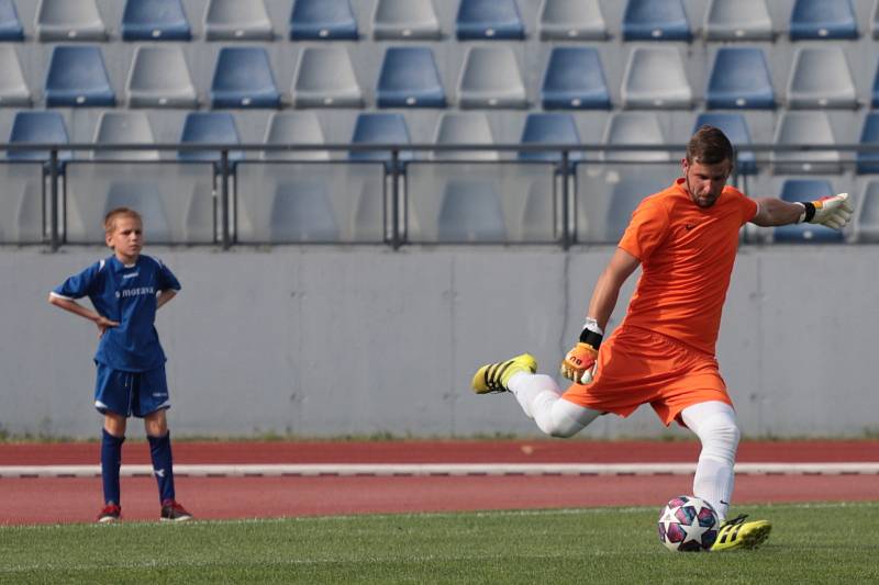 Fotbalisté Přímětic (modří) ovládli finále Okresního poháru FAČR. Předposlední červnovou neděli porazili tým Višňové 4:0.