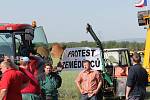 Protesty zemědělců na Znojemsku proběhly klidně. Traktory tam stály mimo hlavní silnice.