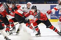 Znojemští hokejisté (červení) porazili doma ve 28. kole druhé ligy celek Vyškova 3:2.