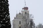 Poslední listopadovou neděli pokryla Trstěnice na Znojemsku sněhová peřina. Bohužel, vzhledem k teplotám nad nulovou, dlouho radost dětem nedělala.