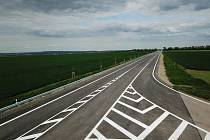 Rekonstrukce silnice I/53 ze Znojma do Lechovic je hotová. ŘSD ji otevře po dostavbě kruhové křižovatky.